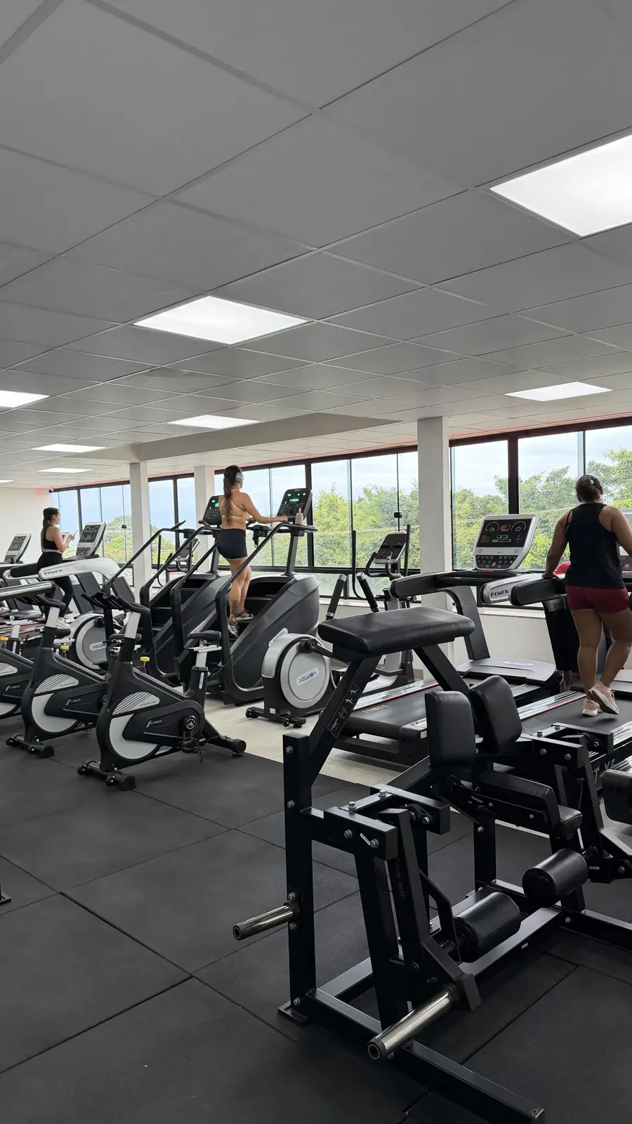 Área de cardio da Line Pro Fitness